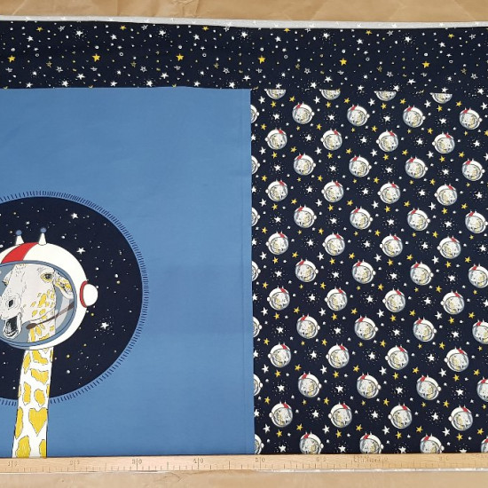 Tela Panel Jersey Algodón Jirafa Astronauta Tela Panel Jersey Algodón Jirafa Astronauta - Panel de jersey algodón diseñado por BIPP Design® en el que hay 3 diseños en la misma pieza con dibujos de jirafas astronautas y estrellas. En este panel podemos apreciar la parte delantera, la parte trasera y