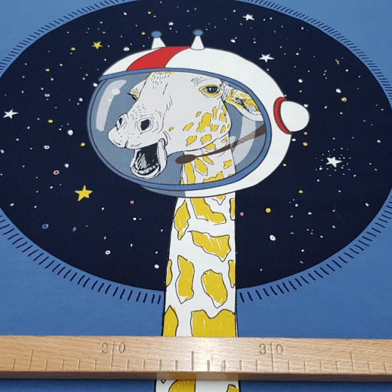 Tela Panel Jersey Algodón Jirafa Astronauta Tela Panel Jersey Algodón Jirafa Astronauta - Panel de jersey algodón diseñado por BIPP Design® en el que hay 3 diseños en la misma pieza con dibujos de jirafas astronautas y estrellas. En este panel podemos apreciar la parte delantera, la parte trasera y